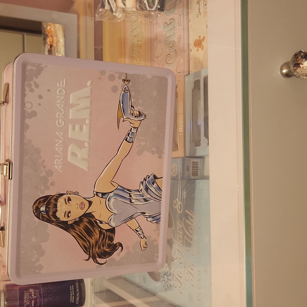 Arianna grande lunch box limited edition